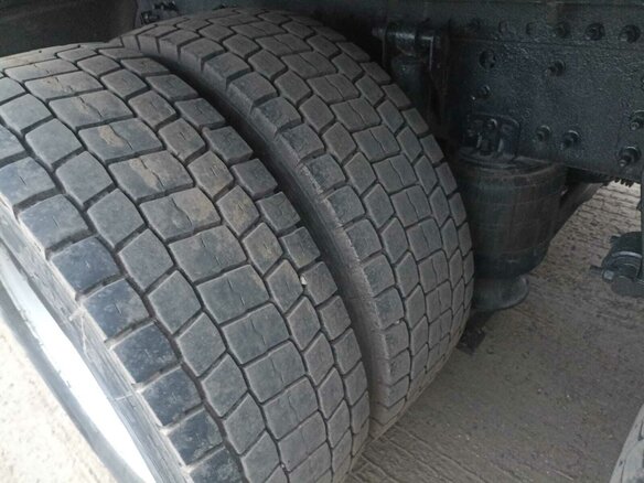 2003 Volvo VNL, красный, 1300000 рублей - вид 8