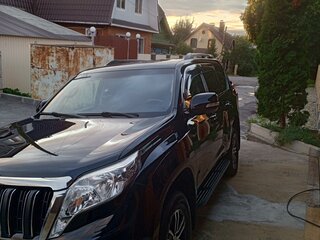 2014 Toyota Land Cruiser Prado 4-speed 150 Series Рестайлинг 1, чёрный, 3690000 рублей, вид 1