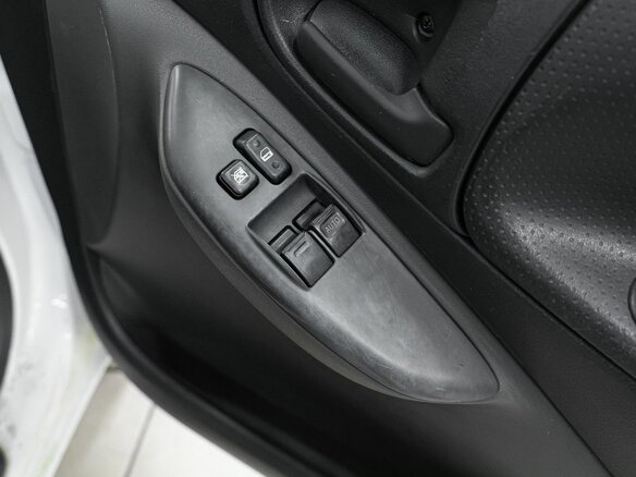 2003 Toyota Vitz I (P10), белый - вид 20