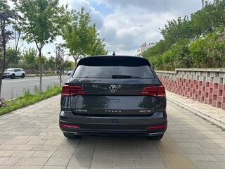 2023 Volkswagen Tharu I, чёрный, 1850098 рублей, вид 4