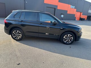 2018 Volkswagen Tiguan II, чёрный, 2050000 рублей, вид 4