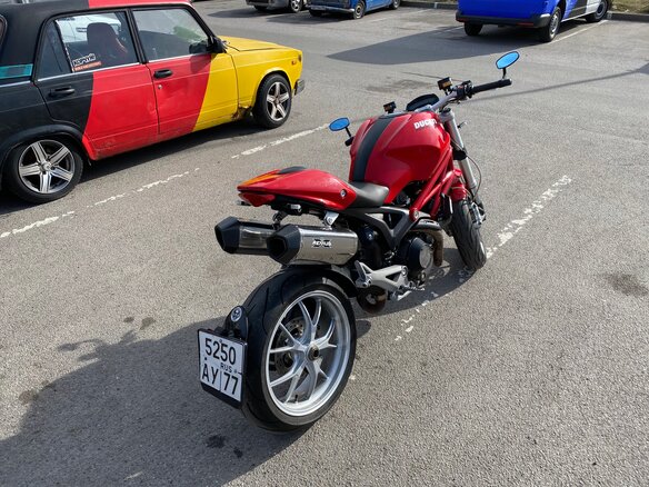 2010 Ducati Monster 1100, красный - вид 8