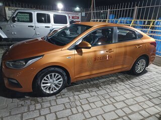 2017 Hyundai Solaris II, оранжевый, 1350000 рублей, вид 3