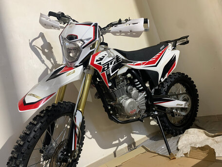 2023 BSE Z3, красный, 125000 рублей, вид 2
