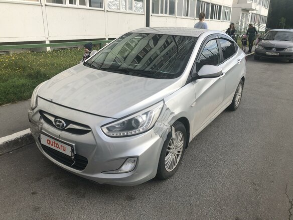 2013 Hyundai Solaris I, серебристый, 600000 рублей