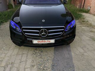 2017 Mercedes-Benz E-Класс 200 V (W213, S213, C238), чёрный, 6000000 рублей, вид 5