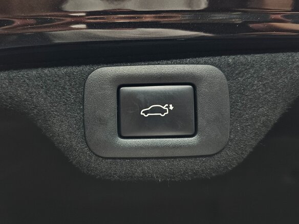 2025 Lexus ES 300h VII Рестайлинг 2, чёрный, 7200000 рублей - вид 34