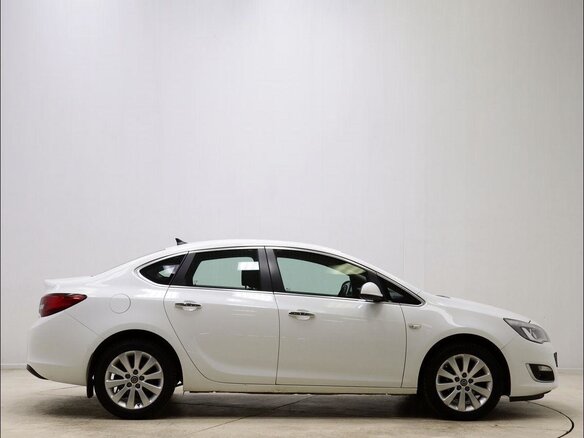2012 Opel Astra J Рестайлинг, белый, 920000 рублей - вид 2