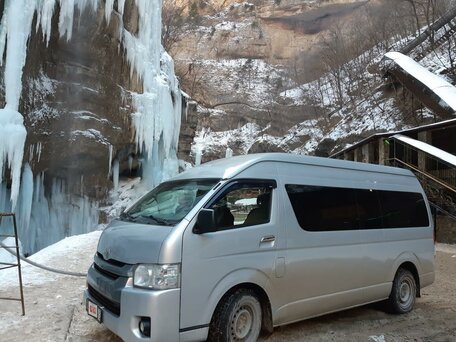 2014 Toyota HiAce, серебристый, 2600000 рублей, вид 2