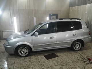 2005 Kia Carens I (RS) Рестайлинг, серебристый, 390000 рублей, вид 3