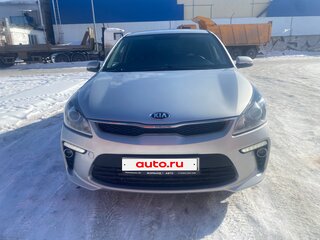 2018 Kia Rio IV, серебристый, 1500000 рублей, вид 2