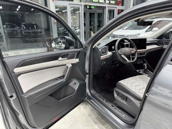 2022 Volkswagen Tayron I Рестайлинг, серебристый, 1955596 рублей - вид 8