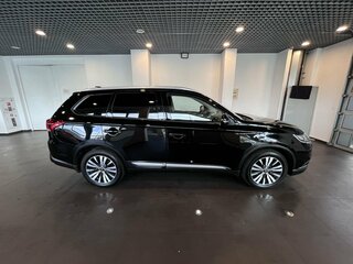 2018 Mitsubishi Outlander III Рестайлинг 3, чёрный, 1899000 рублей, вид 2
