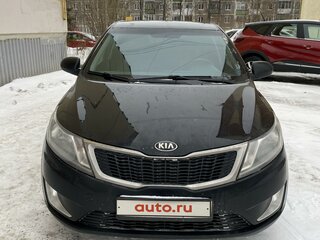 2013 Kia Rio 5-speed III, чёрный, 950000 рублей, вид 2