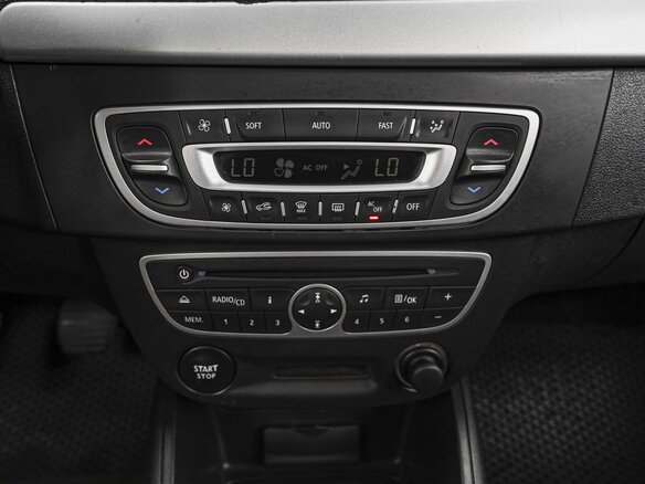 2011 Renault Fluence I, красный - вид 11