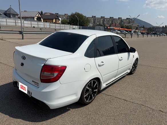 2018 Lada (ВАЗ) Granta Sport I, белый, 700000 рублей - вид 1
