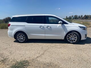 2018 Kia Carnival III, белый, 2450000 рублей, вид 5