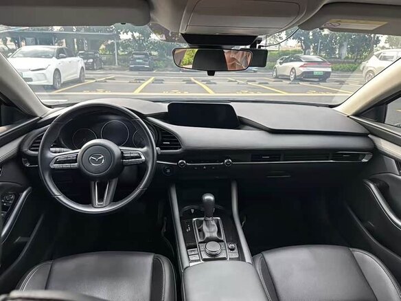 2022 Mazda 3 Axela IV (BP), чёрный, 1175401 рублей - вид 6