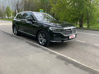 2018 Volkswagen Touareg III, чёрный, 5300000 рублей, вид 2