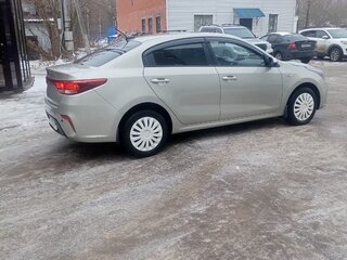 2019 Kia Rio IV, бежевый, 1400000 рублей, вид 2