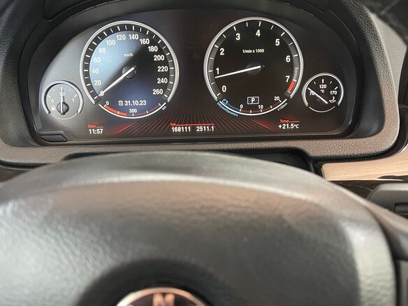 2011 BMW 5 серии Gran Turismo 550i xDrive VI (F10/F11/F07), чёрный, 1670000 рублей - вид 8