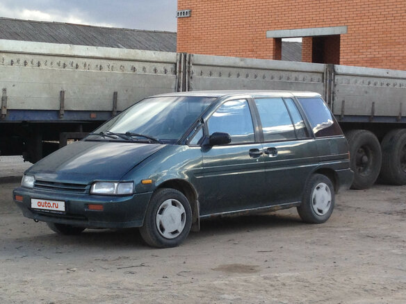 1994 Nissan Prairie II (M11), зелёный