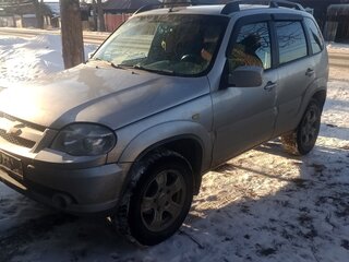 2010 Chevrolet Niva I Рестайлинг, серебристый, 550000 рублей, вид 2