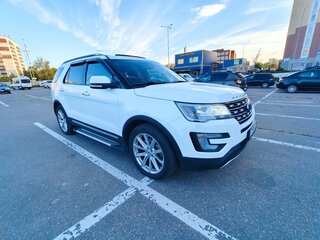 2017 Ford Explorer V Рестайлинг, белый, 2900000 рублей, вид 3