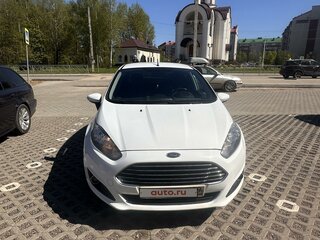 2015 Ford Fiesta Mk6 Рестайлинг, белый, 920000 рублей, вид 2