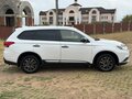 2017 Mitsubishi Outlander III Рестайлинг 2, белый, 1595000 рублей - вид 5