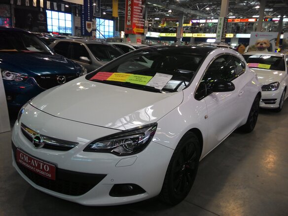 2014 Opel Astra GTC J Рестайлинг, белый