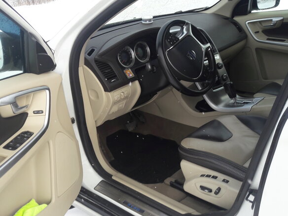 2011 Volvo XC60 I, белый - вид 4