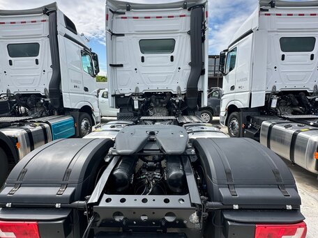 2023 Mercedes-Benz Actros, белый, 12000000 рублей, вид 2