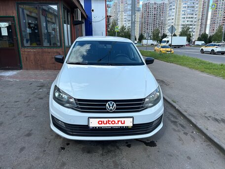 2018 Volkswagen Polo V Рестайлинг, белый, 900000 рублей, вид 1