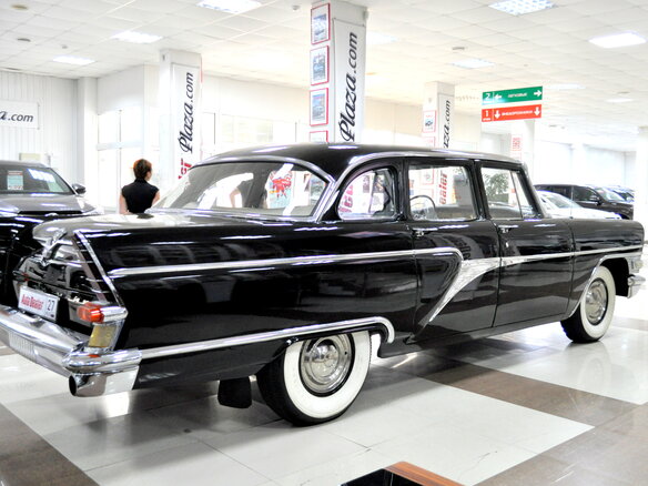 1966 ГАЗ 13 «Чайка», чёрный - вид 2