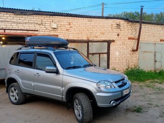 2013 Chevrolet Niva I Рестайлинг, серебристый, 660000 рублей, вид 2