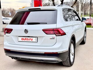 2017 Volkswagen Tiguan II, белый, 2720000 рублей, вид 4