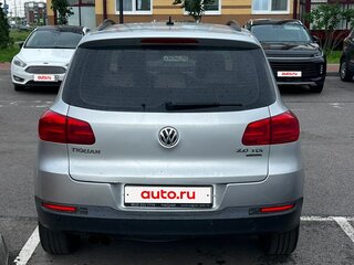 2013 Volkswagen Tiguan I Рестайлинг, серебристый, 1400000 рублей, вид 2