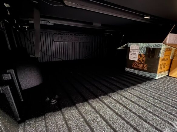 2025 Toyota Tundra CrewMax III, чёрный - вид 33