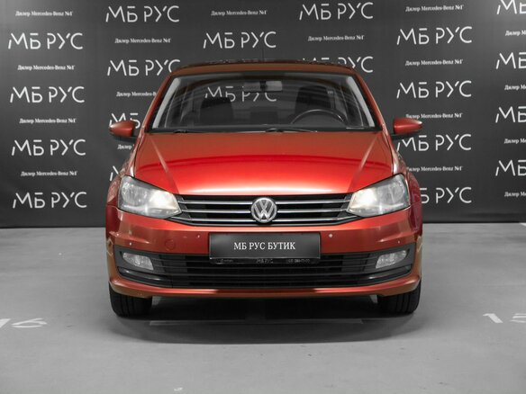 2016 Volkswagen Polo V Рестайлинг, красный - вид 1