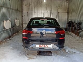 2021 Volkswagen Polo VI, чёрный, 1800000 рублей, вид 4
