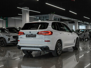 2020 BMW X5 40i IV (G05/G18), белый, 6400000 рублей, вид 5