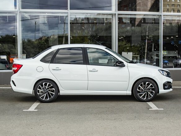 2026 Lada (ВАЗ) Granta Sport I Рестайлинг, белый - вид 8