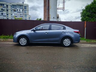 2017 Kia Rio IV, серый, 1299000 рублей, вид 3