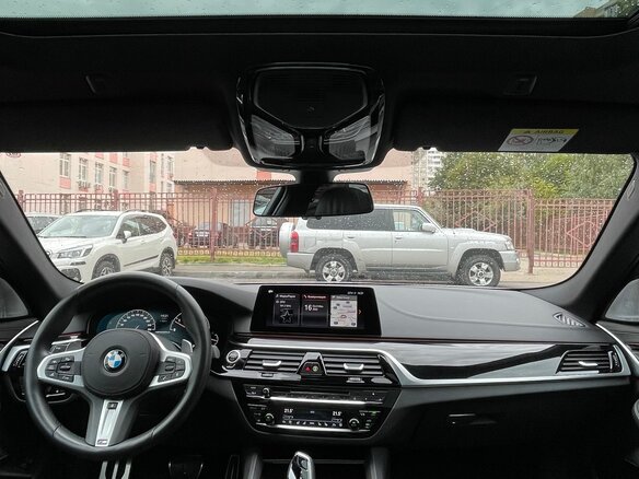 2019 BMW 5 серии M550d xDrive VII (G30/G31/G38), белый, 7000000 рублей - вид 7