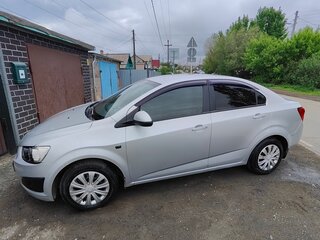 2013 Chevrolet Aveo II, серебристый, 710000 рублей, вид 4