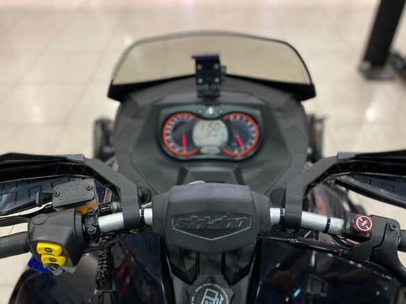 2013 BRP Ski-Doo MXZ Renegade X 1200, чёрный - вид 4