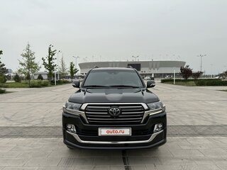 2017 Toyota Land Cruiser 200 Series Рестайлинг 2, чёрный, 6000000 рублей, вид 2