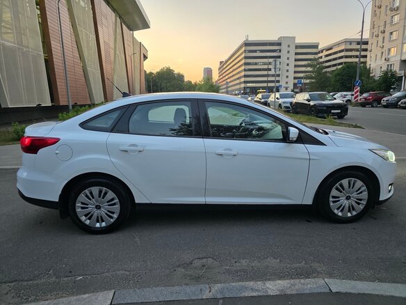 2018 Ford Focus III Рестайлинг, белый - вид 3