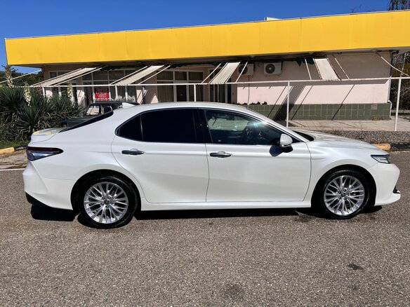 2020 Toyota Camry VIII (XV70), белый, 3000000 рублей - вид 2